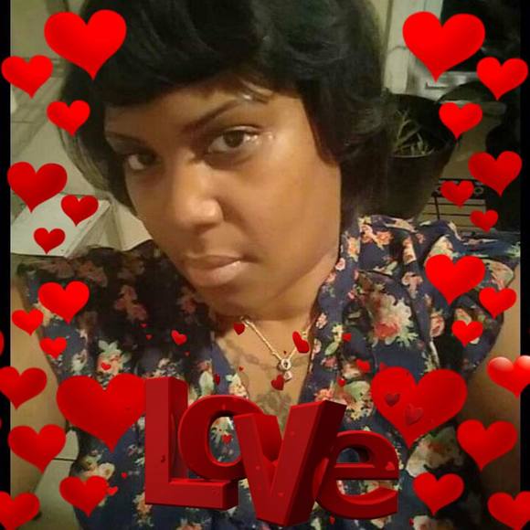 Meet your Posher, Louise - Picture 1 of 1